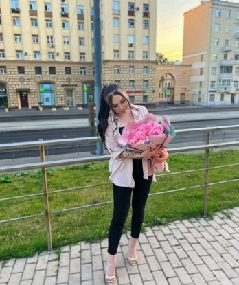 Живу в Москве, и мои услуги охватывают все твои фантазии. Я люблю экспериментировать и познавать новое, поэтому гарантирую, что вместе мы откроем для себя настоящие грани удовольствия. У меня есть множество способов доставить тебе блаженство - от нежного эротического массажа до страстных игр в постели. Мои отзывы говорят сами за себя - мои клиенты остаются довольны и возвращаются ко мне снова и снова. Жду тебя, чтобы подарить тебе незабываемые эмоции и удовлетворение. 🌟💋🔥 Центральная